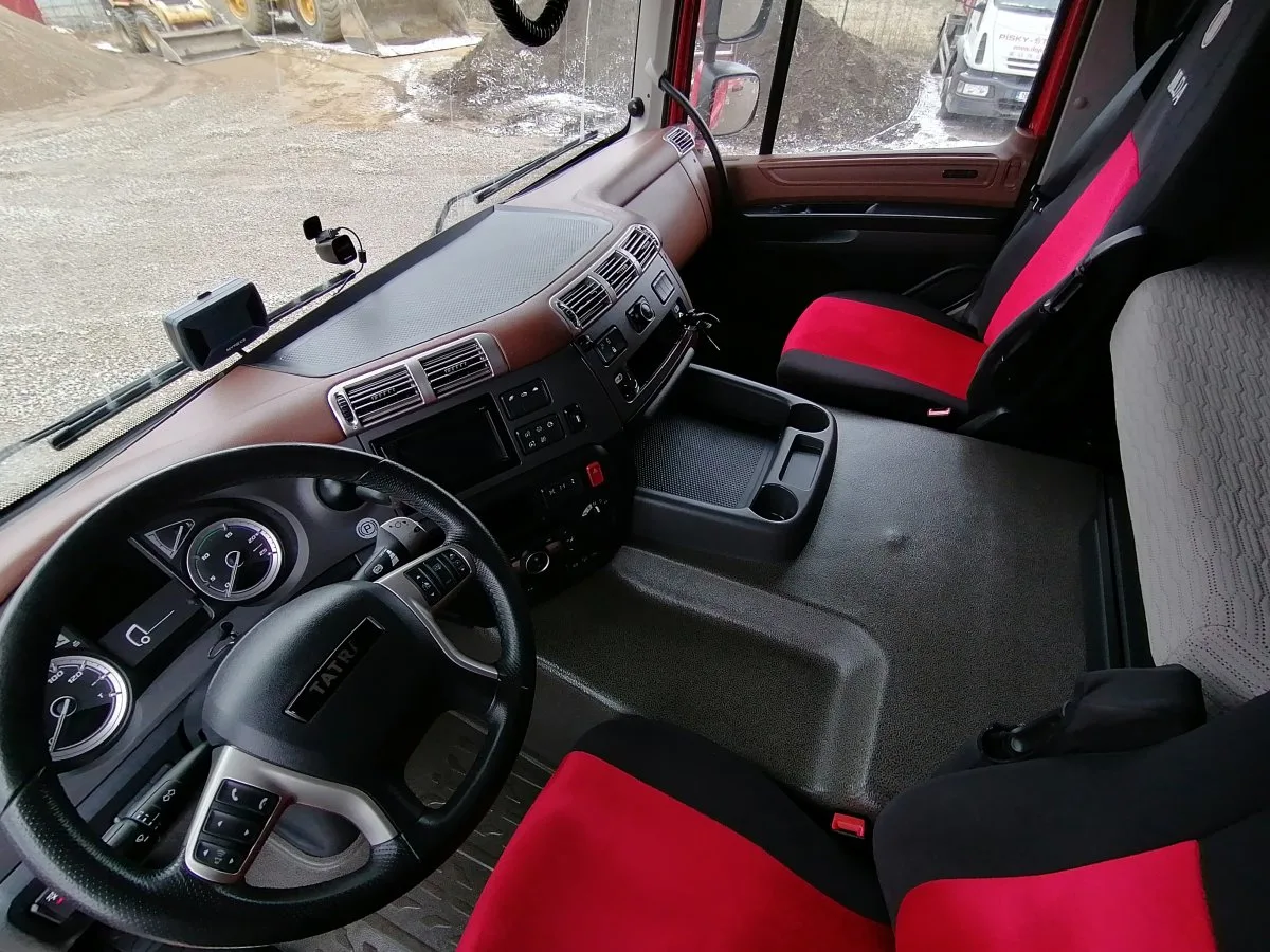 Vyčištěná kabina nákladního vozu