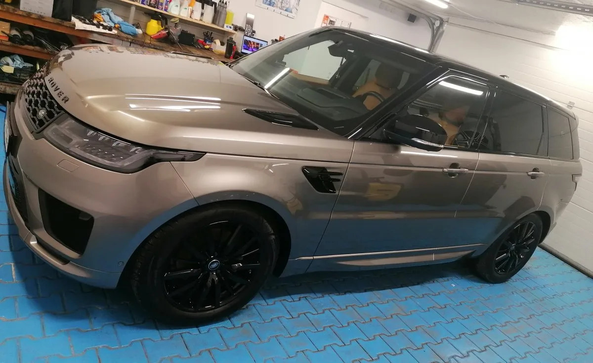 Range Rover po kompletní péči a aplikaci keramické ochrany
